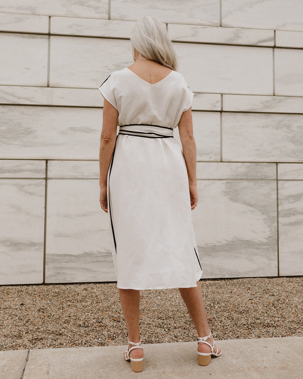 PLEATED MIDI DRESS WITH CUT-OUT DETAIL - Oyster-white