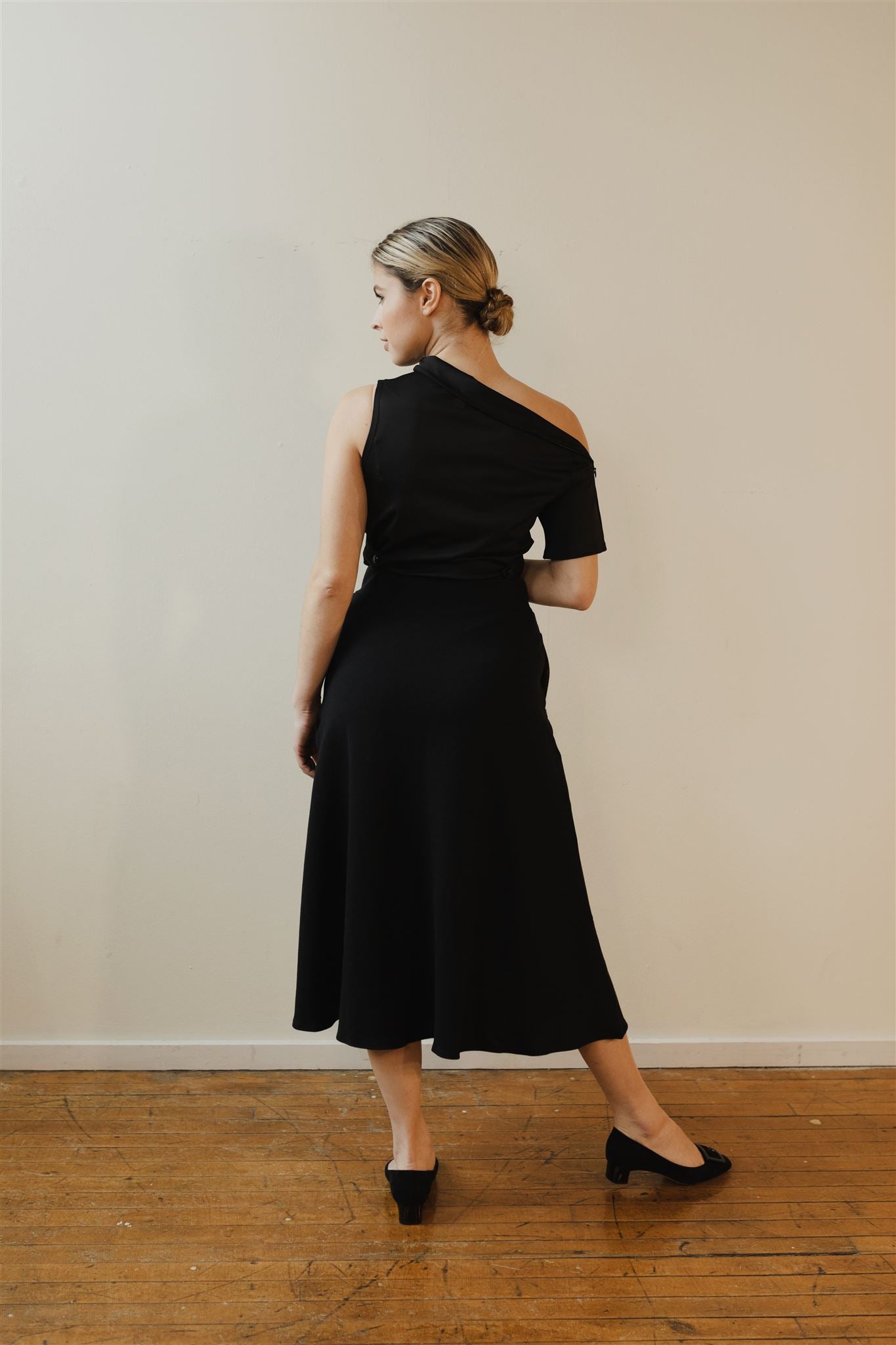 skirt with pocket,minimalist clothes,organic cotton clothes,natural fabrics,midi skirt a line,black skirt a line,skirt for winter,skirt in fall,minimalist wardrobe capsule